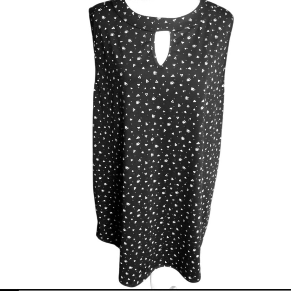 StitchWurks Los Angeles Women 3X Black White Triangle Print Top NWOT - Picture 2 of 5